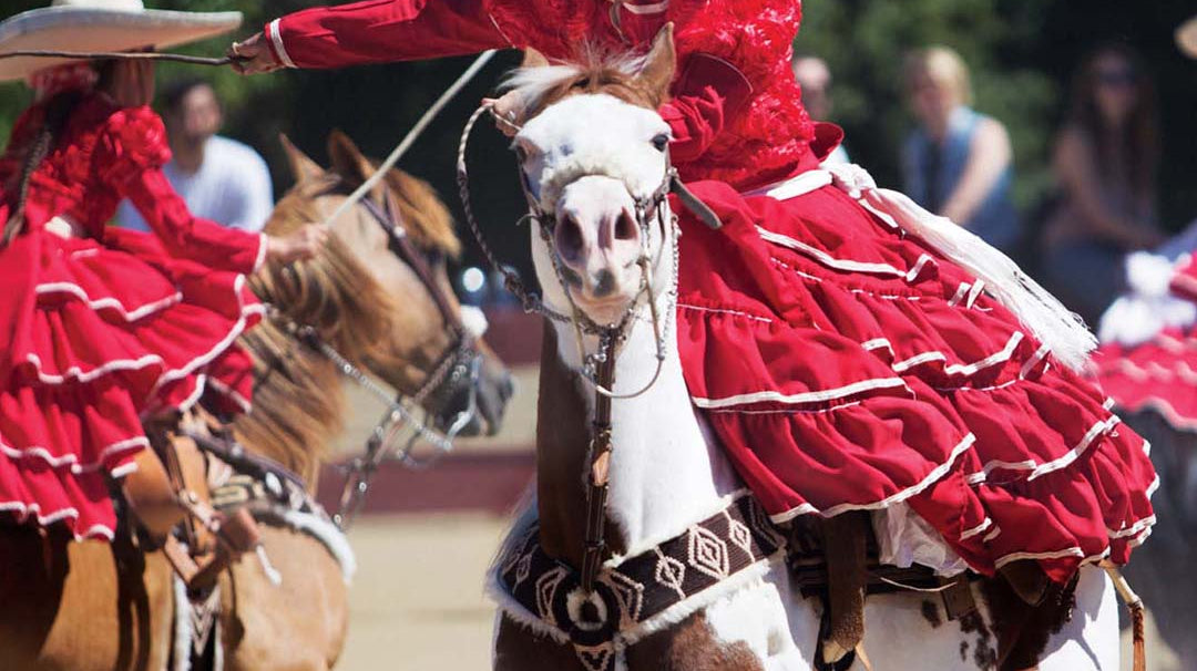 Conoce el traje de charro y escaramuza de la Cultura Mexicana