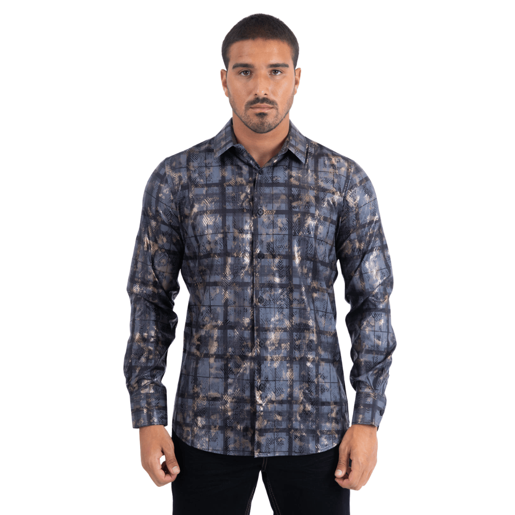 Vista frontal de camisa gris con estampado metálico abstracto.