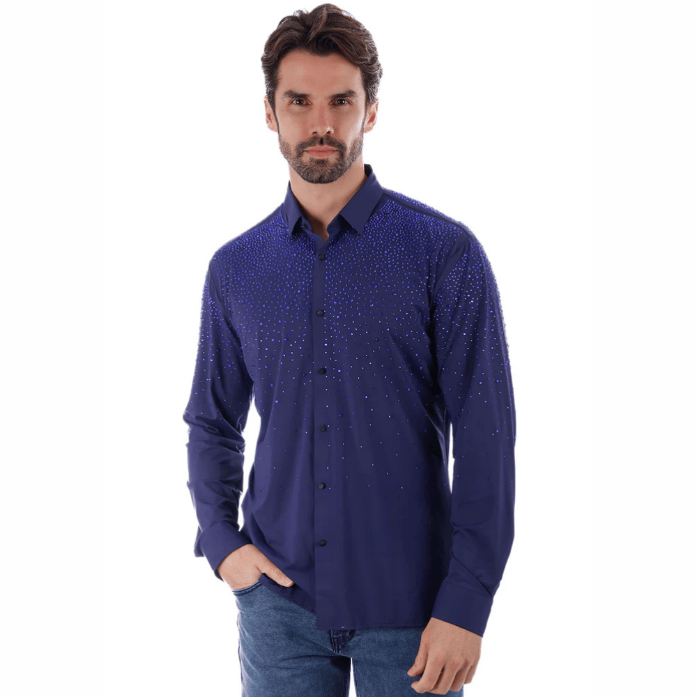 Camisa azul marino con detalles brillantes en el pecho.