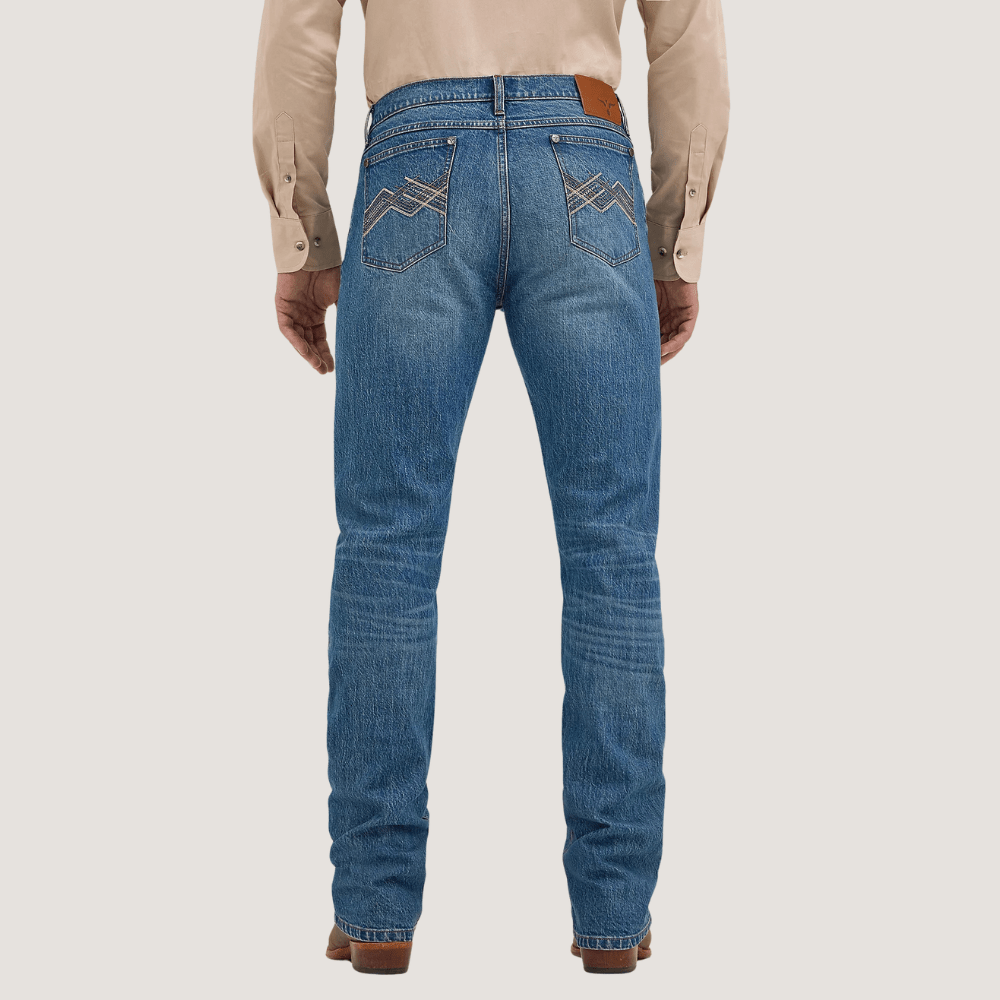 Vista trasera completa: resalta el bordado y la etiqueta de piel Wrangler®