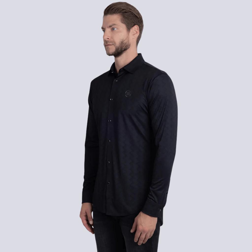 Vista lateral que resalta el brillo sutil del tejido.