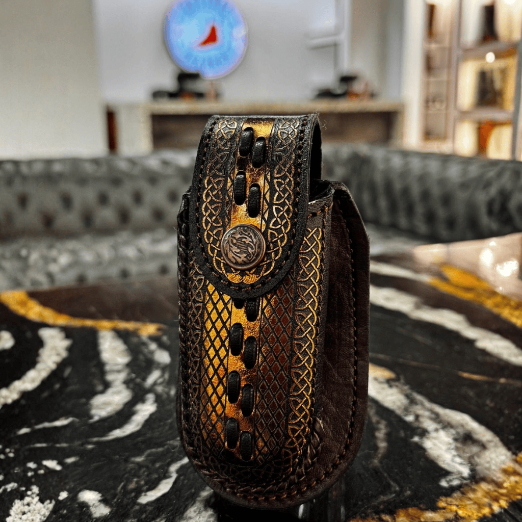 Vista lateral que muestra textura y acabado artesanal.