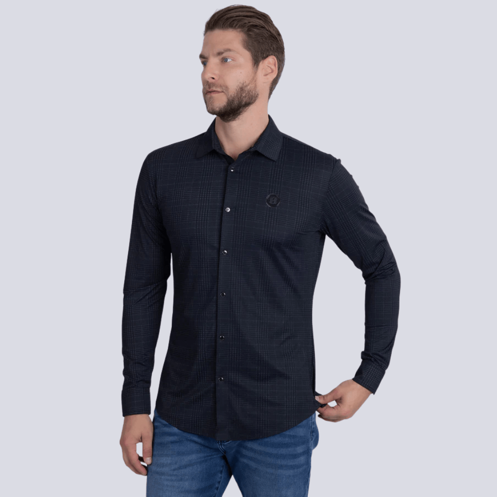 Vista en ángulo lateral que resalta el corte moderno y estilizado.