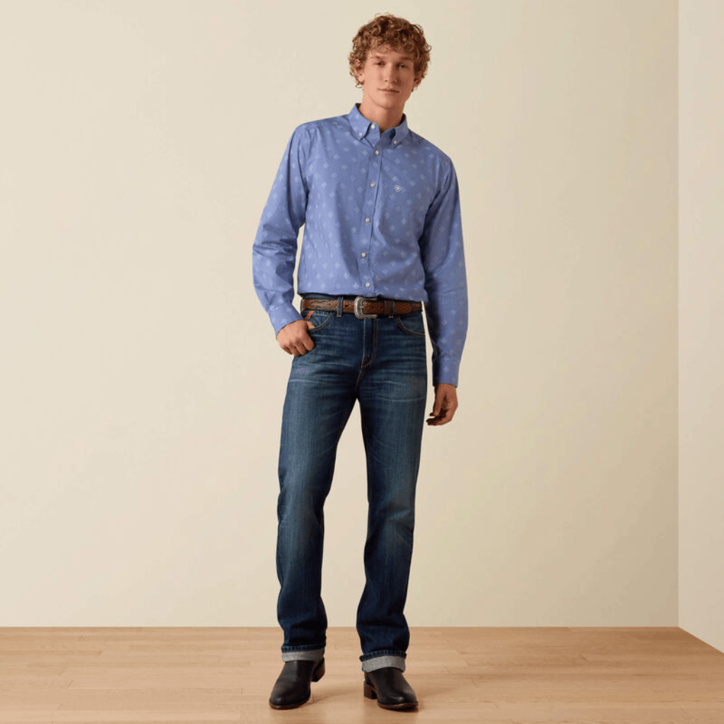 Vista completa frontal mostrando ajuste slim western.