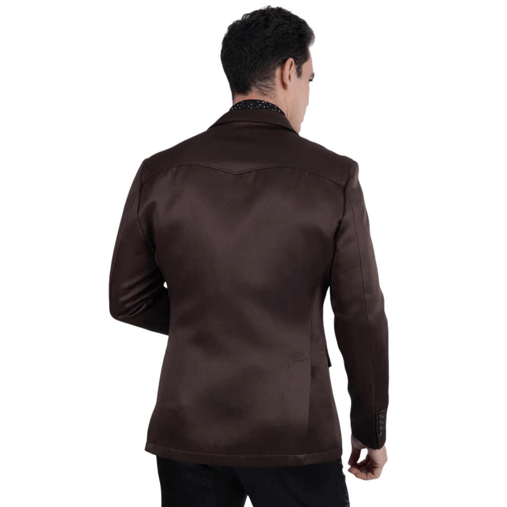 Vista trasera del mismo blazer en modelo masculino.