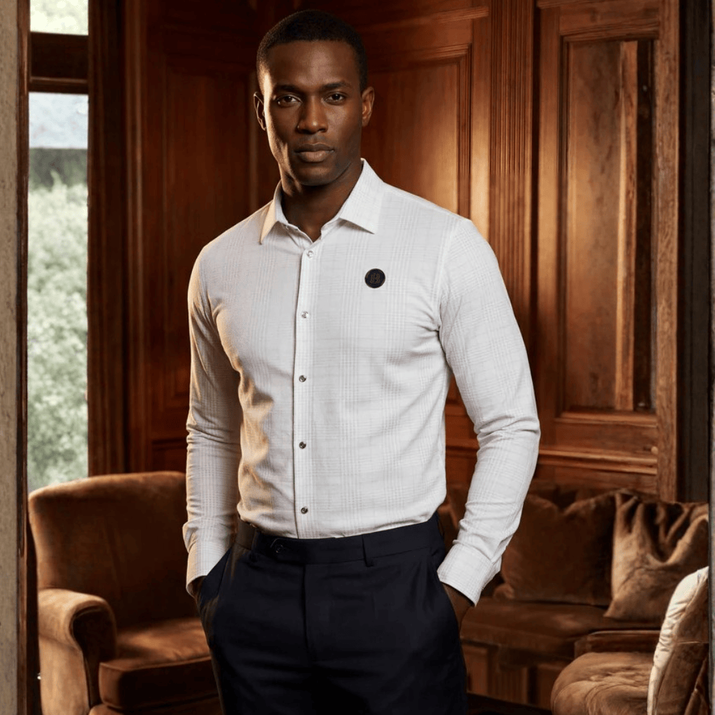 Camisa en ambiente interior, para un look sofisticado o evento casual-formal.