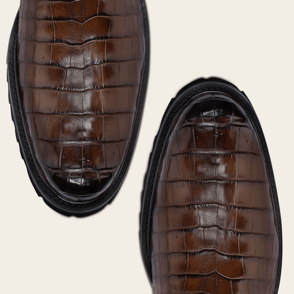 Vista superior del diseño del empeine y puntera texturizada.