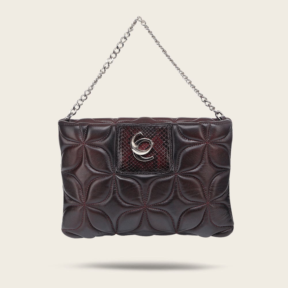 Vista frontal con asa de cadena corta.