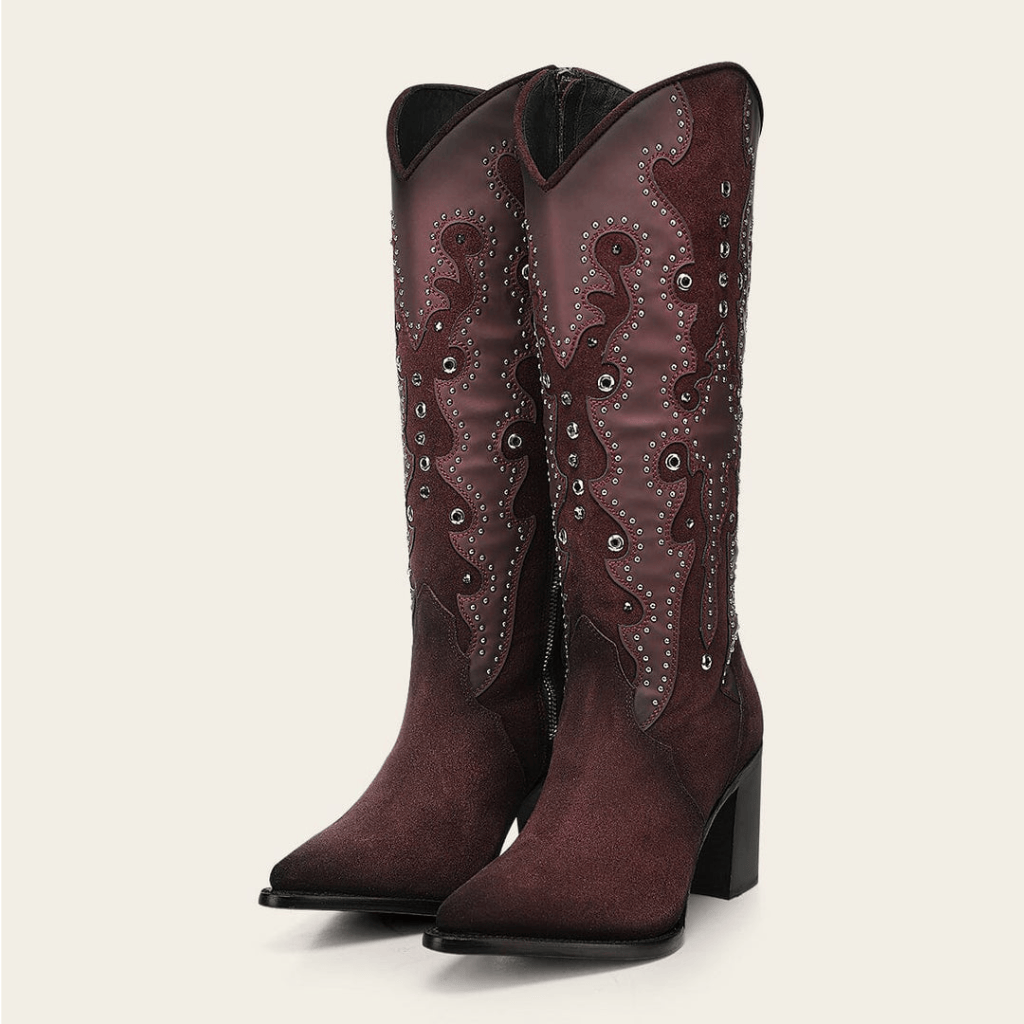 Par de botas mostrando diseño completo y proporción.