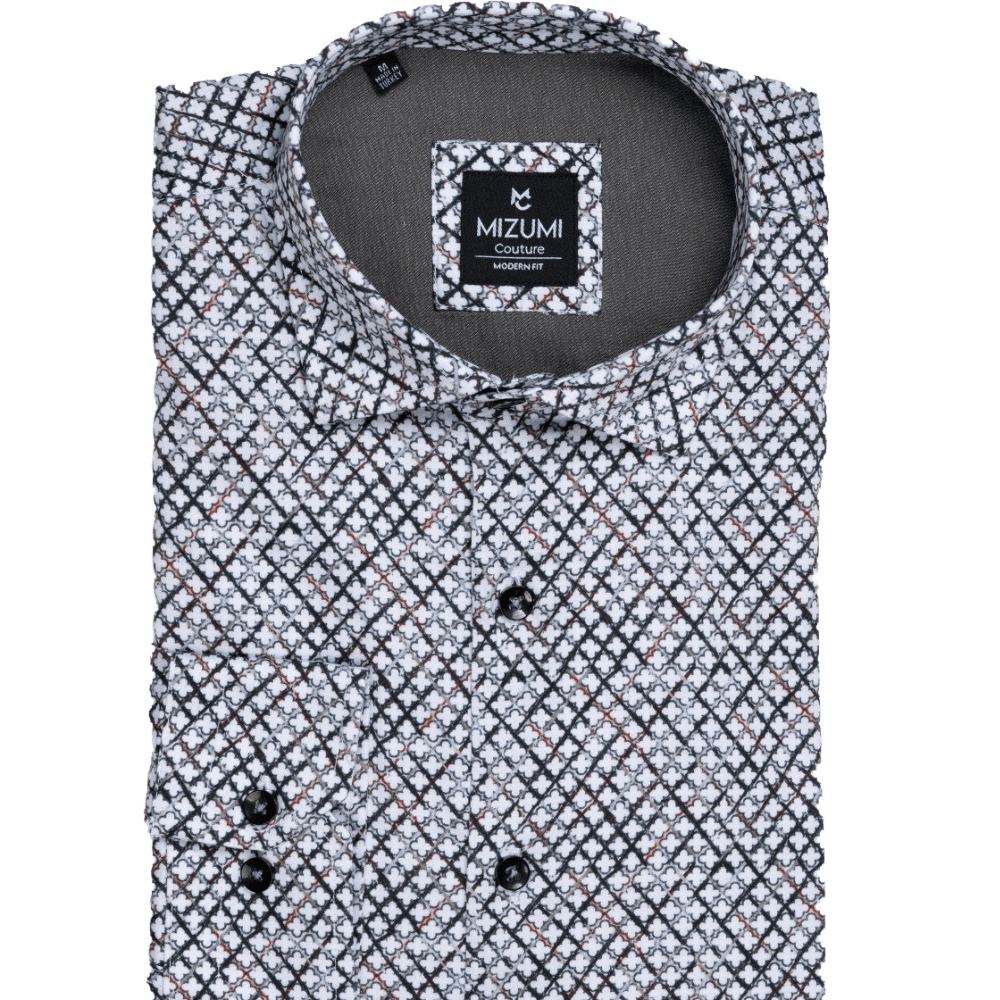 Camisa blanca con patrón entrelazado en tonos negros y marrones.