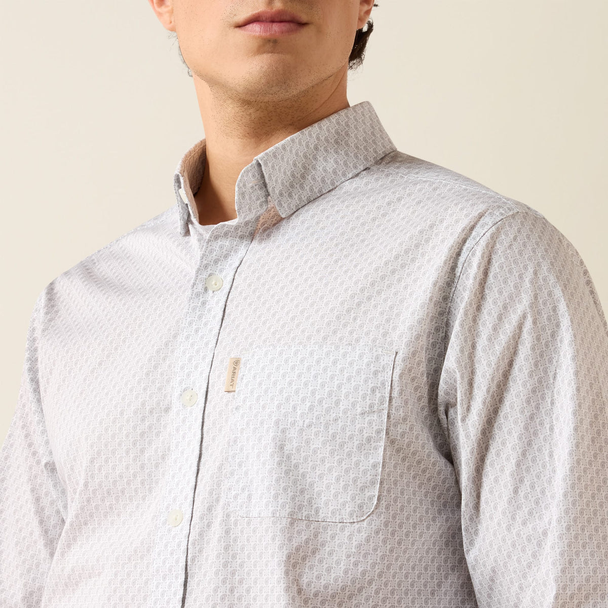Camisa vaquera Ariat Mackenzie Modern gris para hombre – detalle