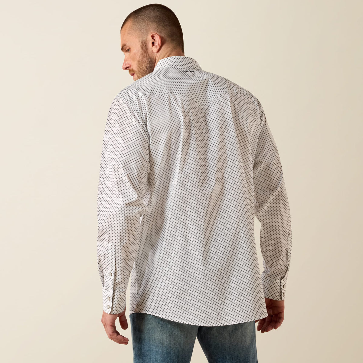 Camisa vaquera Ariat White Road blanca para hombre – vista de espalda