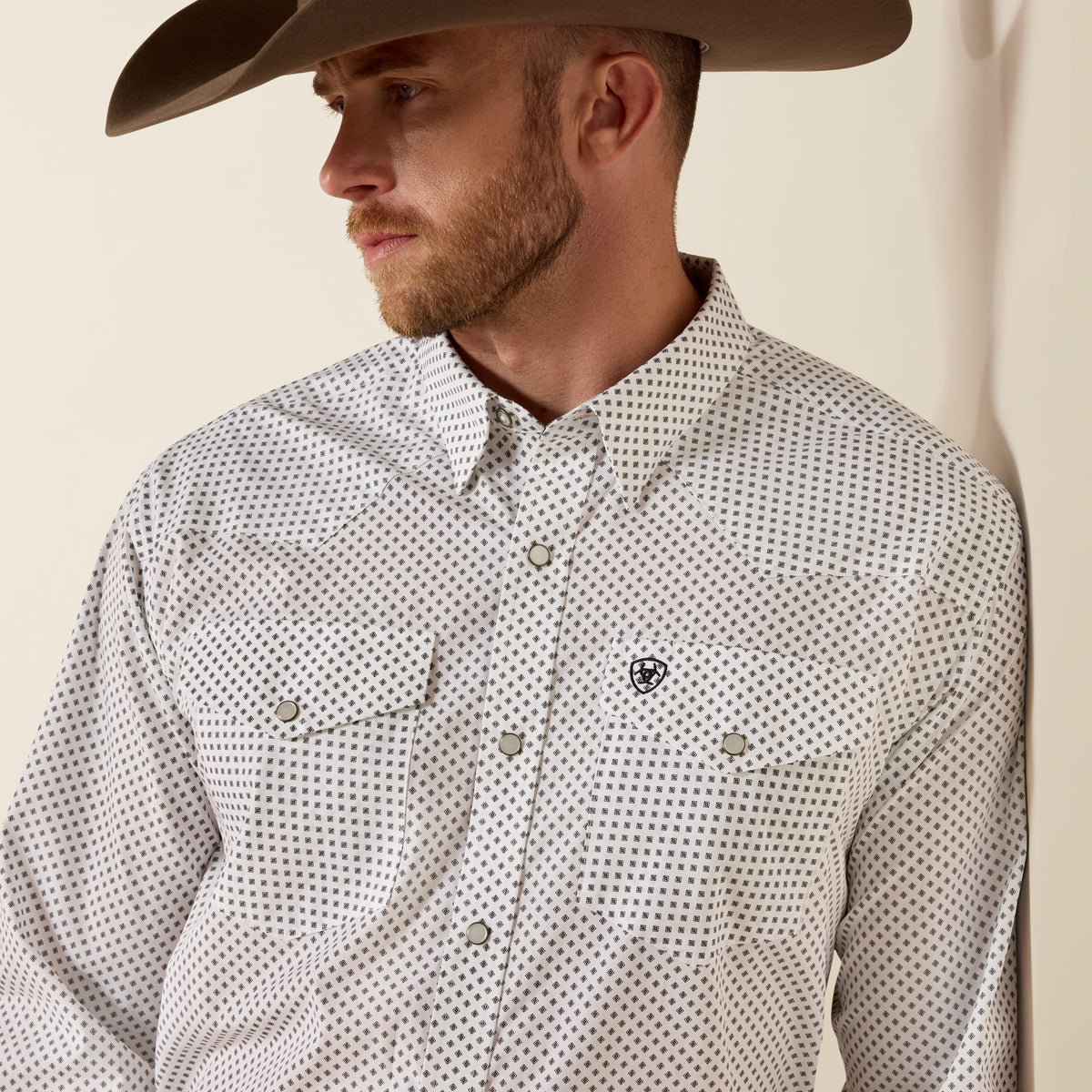 Camisa vaquera Ariat White Road blanca para hombre – detalle