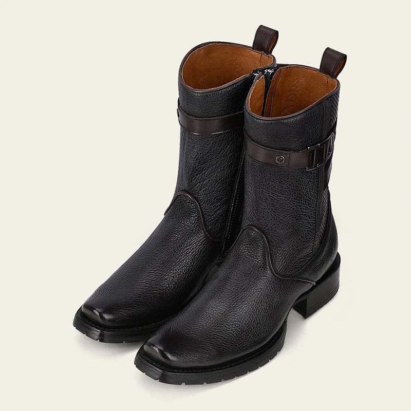 un par de botas cuadra para hombre