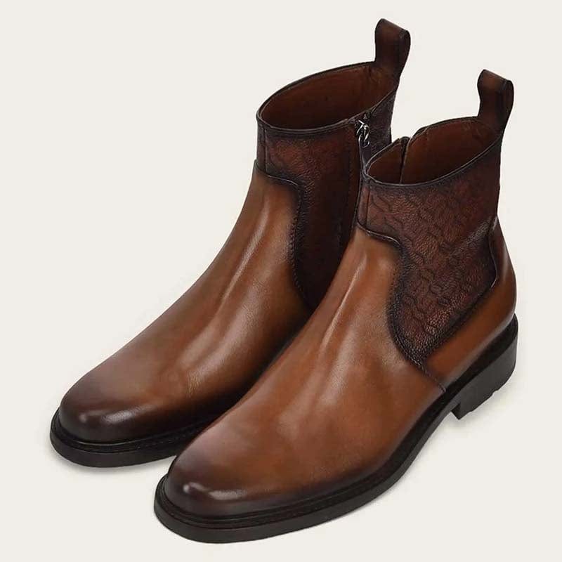 un par de botines franco cuadra de piel
