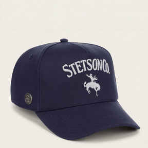Gorra azul marino con visera  y bordado frontal de jinete.