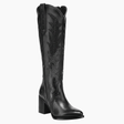 Bota alta negra con bordado vertical y tacón grueso.
