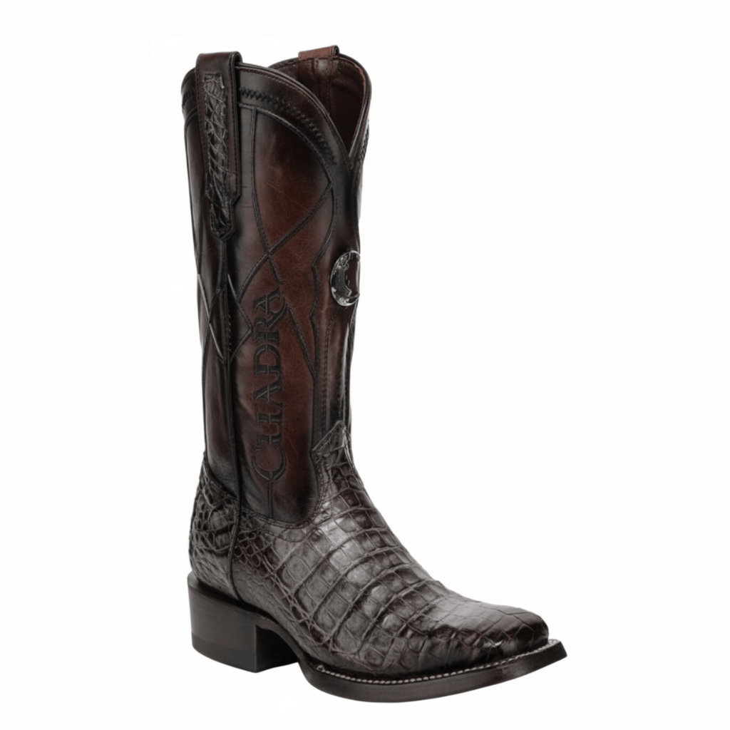Bota gris de caimán con textura marcada y diseño western elegante.