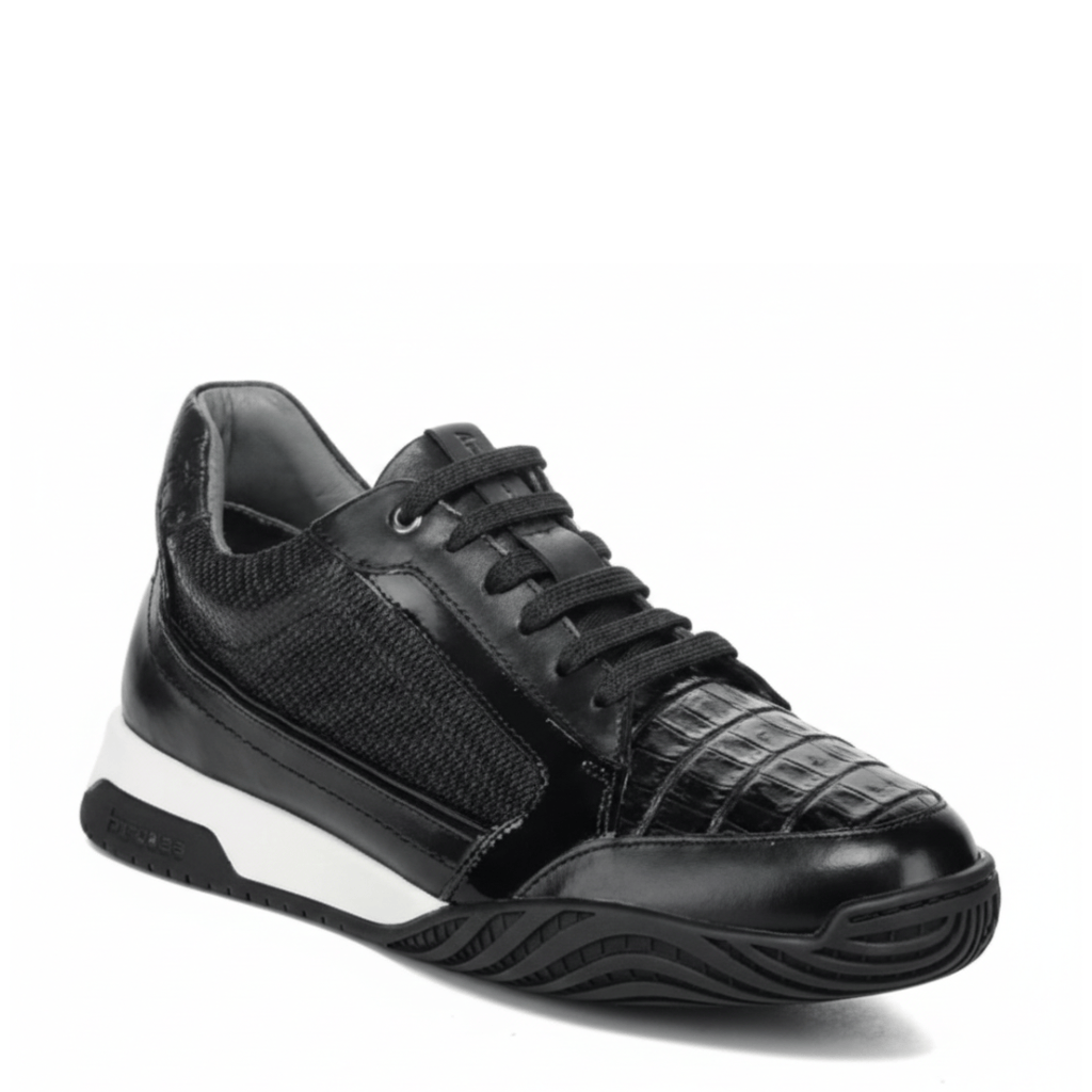 Tenis con frente en piel de caimán y suela deportiva bicolor.