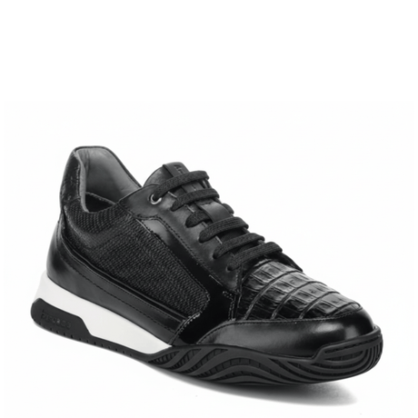 Tenis con frente en piel de caimán y suela deportiva bicolor.