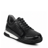 Tenis negro con paneles texturizados y suela deportiva bicolor.