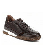 Tenis con frente en piel de caimán y  suela deportiva bicolor.