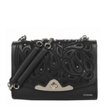 Bolso  estructurado con diseño calado ornamental y herraje metálico.
