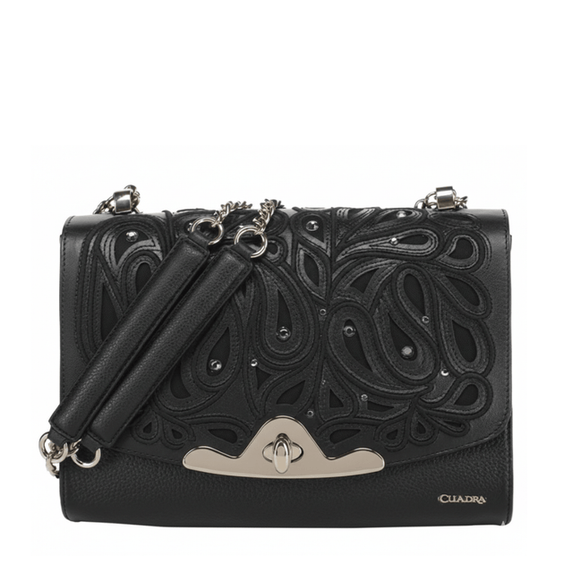 Bolso  estructurado con diseño calado ornamental y herraje metálico.