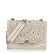 Bolso estructurado con diseño calado ornamental y herraje metálico frontal.