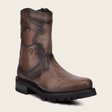 Bota en piel de bovino color café con textura natural y diseño robusto.