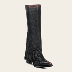 Bota alta de piel genuina café oscuro con flecos laterales y textura artesanal.