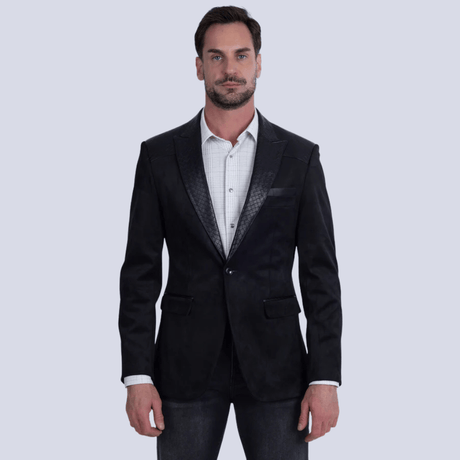 Blazer negro de corte slim, vista frontal con estilo elegante y formal.