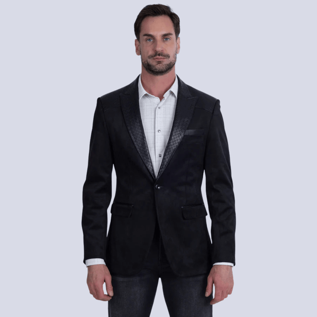 Blazer negro de corte slim, vista frontal con estilo elegante y formal.