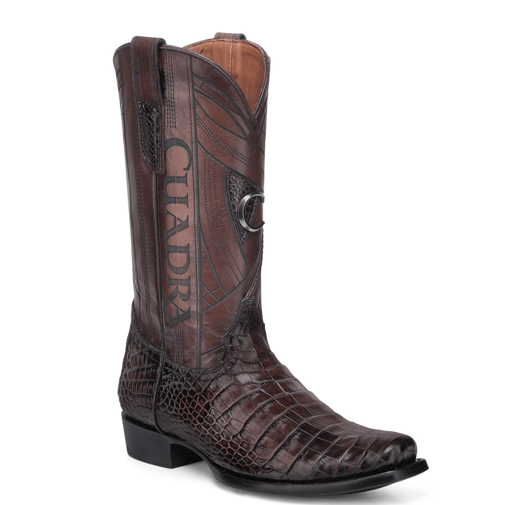 Bota Cuadra completa de frente, café y detallada en piel exótica.