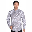 Hombre con camisa de manga larga de diseño geométrico de líneas diagonales