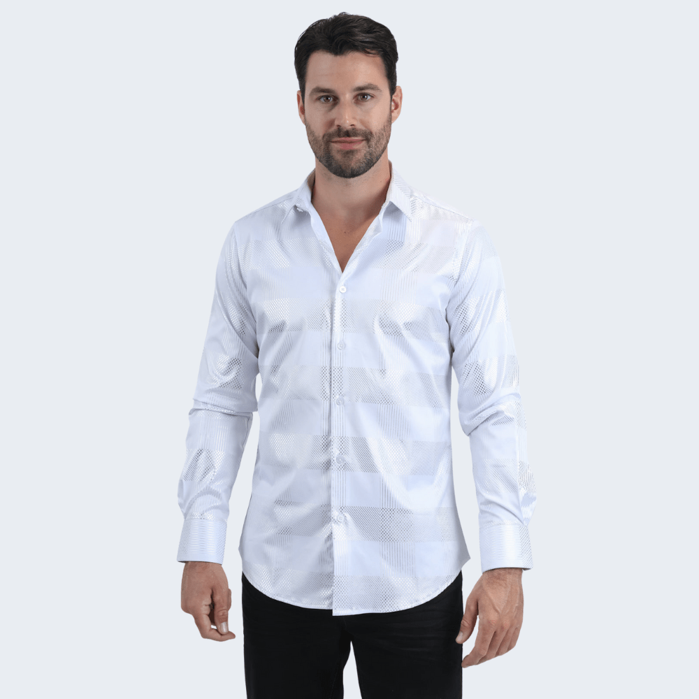 Camisa blanca de manga larga con acabado satinado y ajuste moderno.