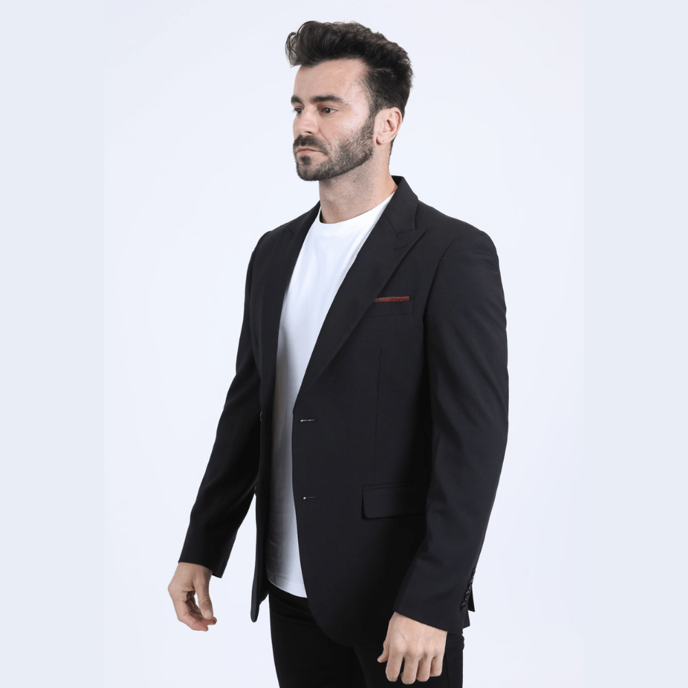 Perfil del saco destacando su estructura y ajuste.