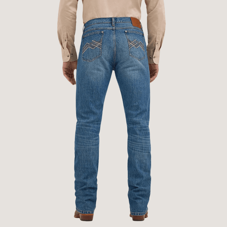 Vista trasera completa: resalta el bordado y la etiqueta de piel Wrangler®