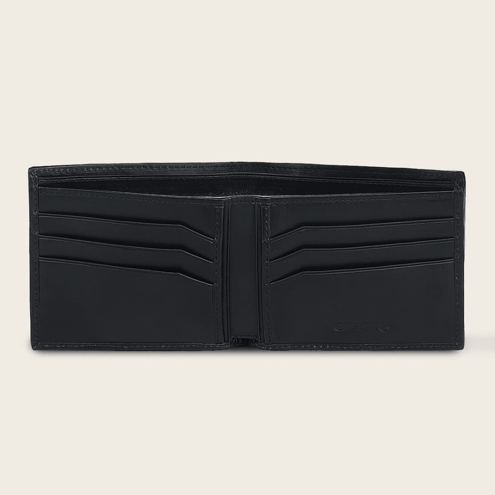 Vista interior de compartimentos con acabado en piel lisa.