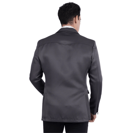 Vista trasera del mismo blazer en modelo masculino.