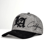 Perfil mostrando bordado frontal y firma lateral.