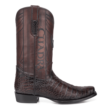 Vista lateral derecha de la bota mostrando caña y bordados.