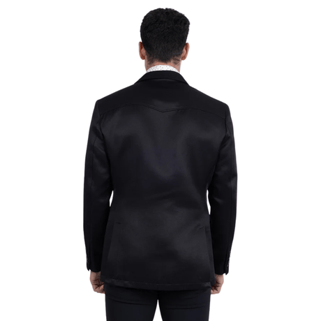 Vista trasera del traje negro.