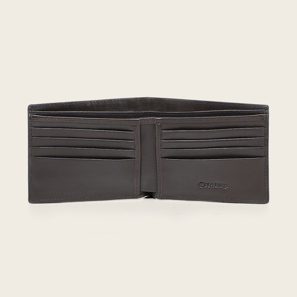 Cartera desplegada con ocho espacios para tarjetas y dos para billetes visibles.