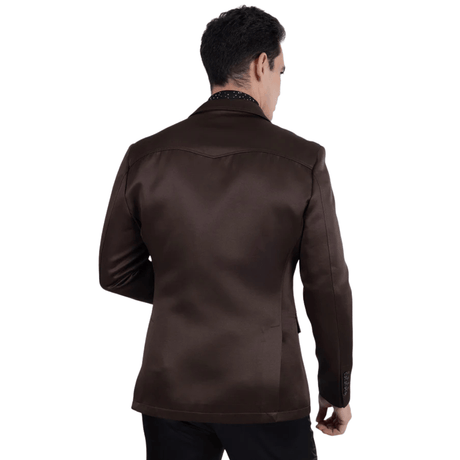 Vista trasera del mismo blazer en modelo masculino.