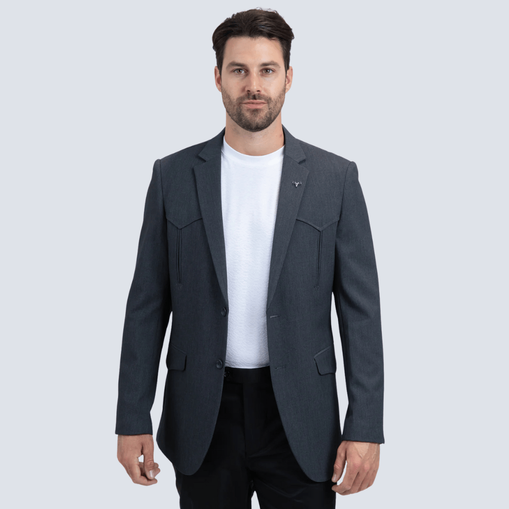 Vista frontal de un saco gris combinado con camiseta blanca.