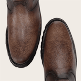 Vista superior que resalta la puntera amplia y el acabado artesanal.