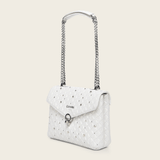 Perspectiva lateral-frontal mostrando volumen y diseño en piel.