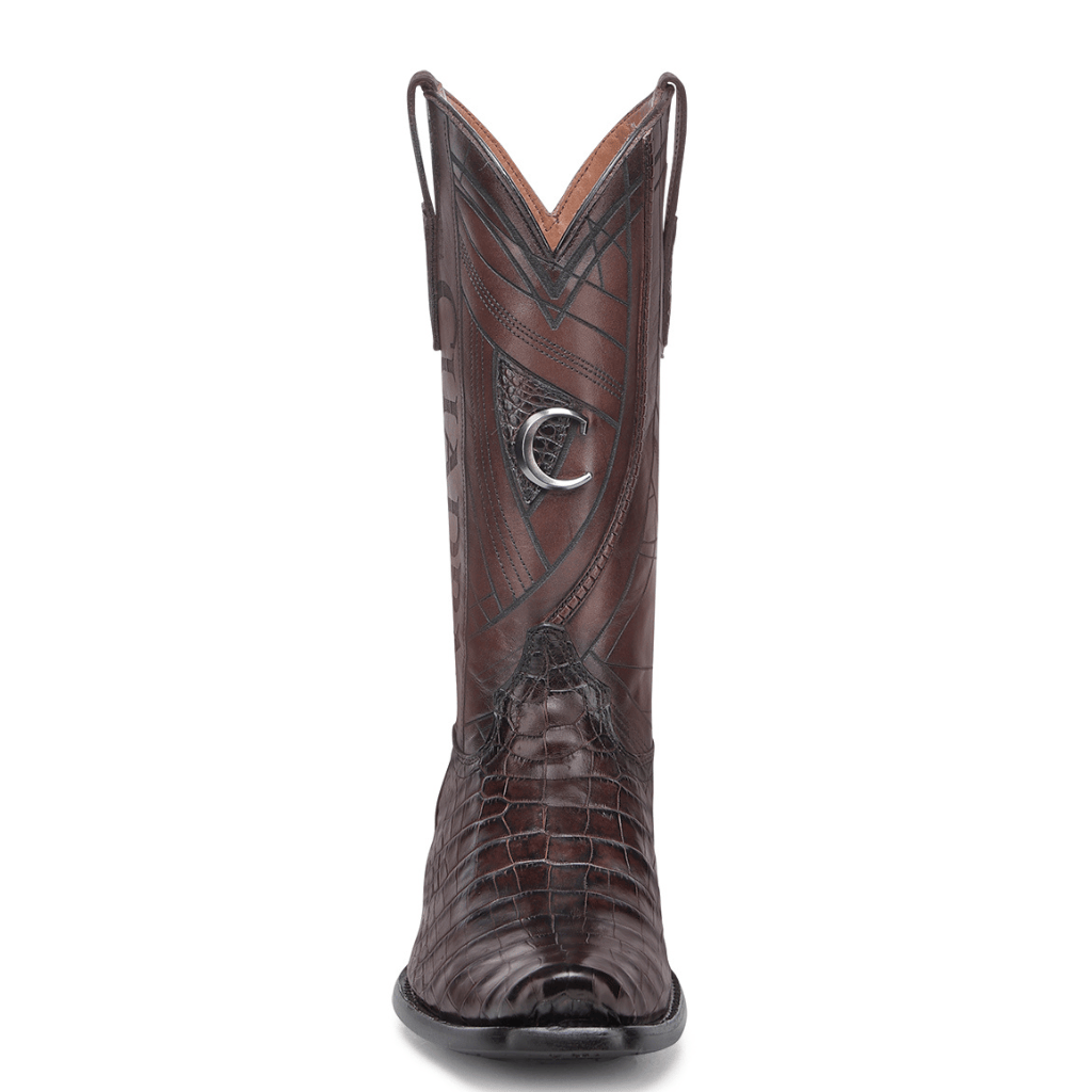 Vista frontal donde se aprecia la punta cuadrada y el diseño central.