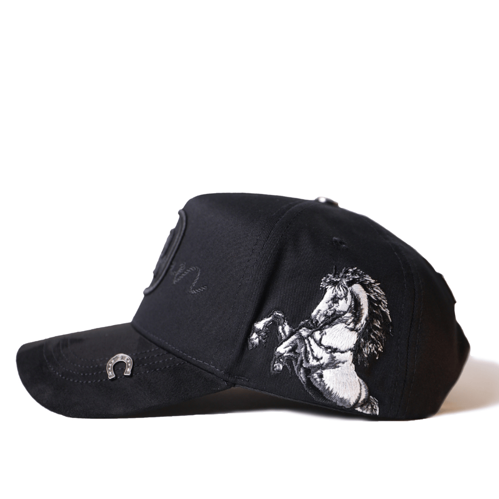 Vista lateral derecha con detalle del bordado.